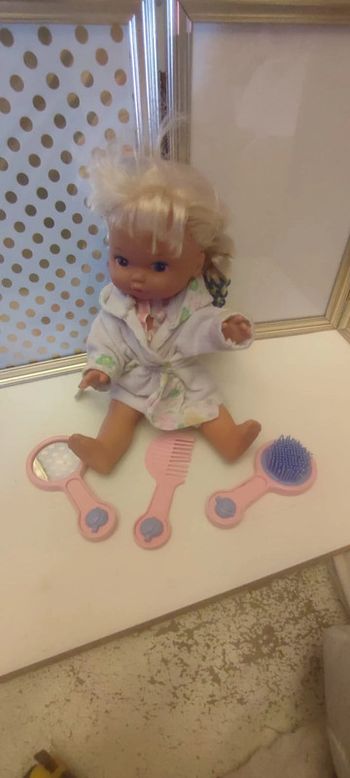 Jolie petite poupée