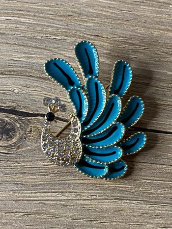 Broche paon émaillé rétro strass