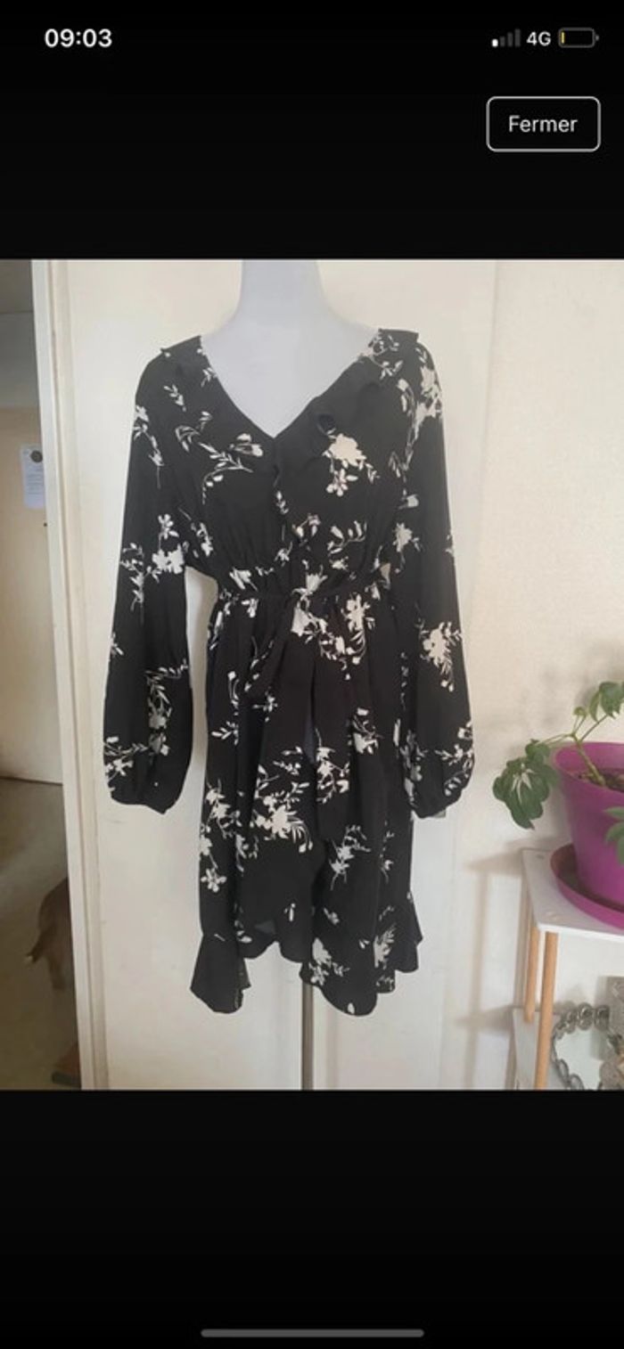 Robe fleurie noire et blanche
