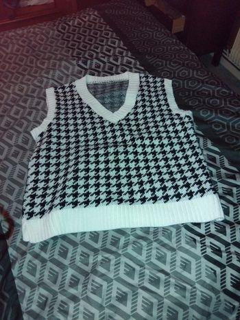 Pull sans manche motif pieds de poule