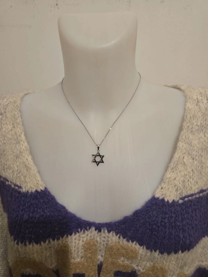 Magnifique collier neuf en acier inoxydable