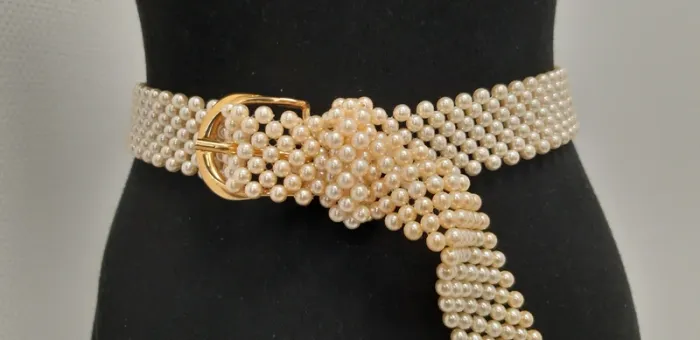Très belle ceinture Matex en perles blanches nacrées et boucle dorée - photo numéro 3