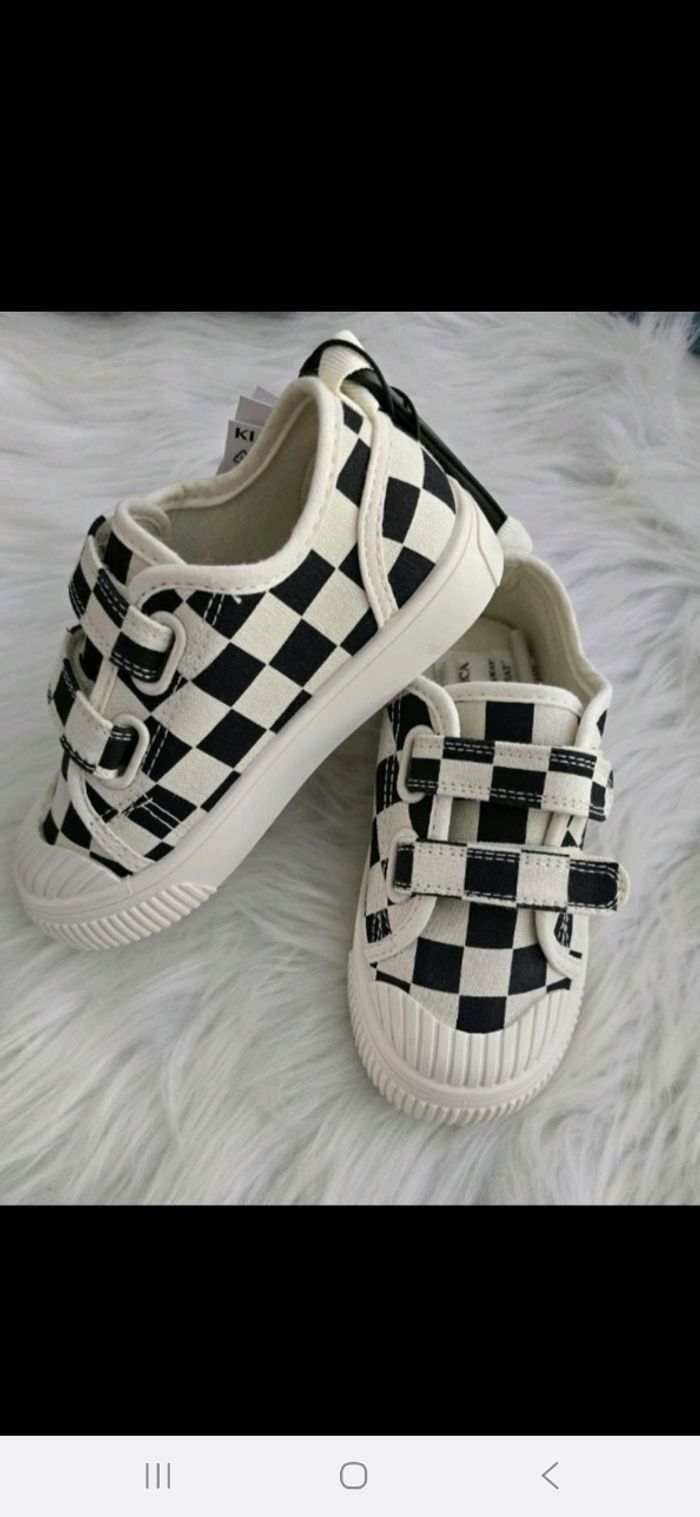 (Neuves non portées)🏷🥰 baskets toiles pointure 26 unisex 🏷🥰 - photo numéro 4