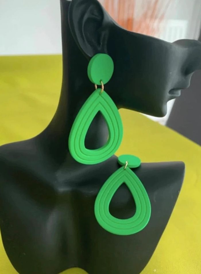 Boucles d’oreilles pendantes goutte d’eau vertes
