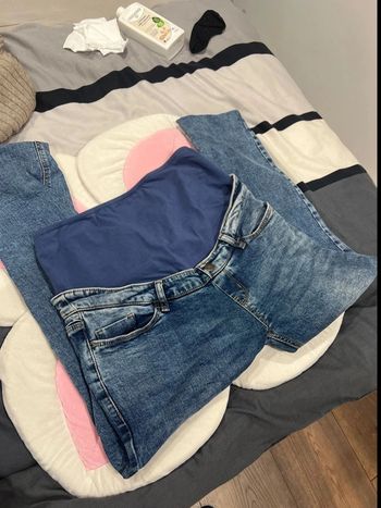 Jean maternité TAille 38- NEUF