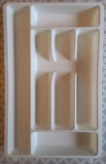 Range-couverts plastique blanc – 49 x 31 cm – bon état
