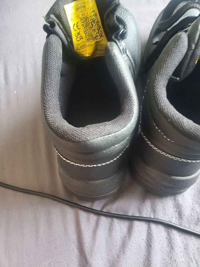 Chaussures de sécurité complètement neuf - photo numéro 3