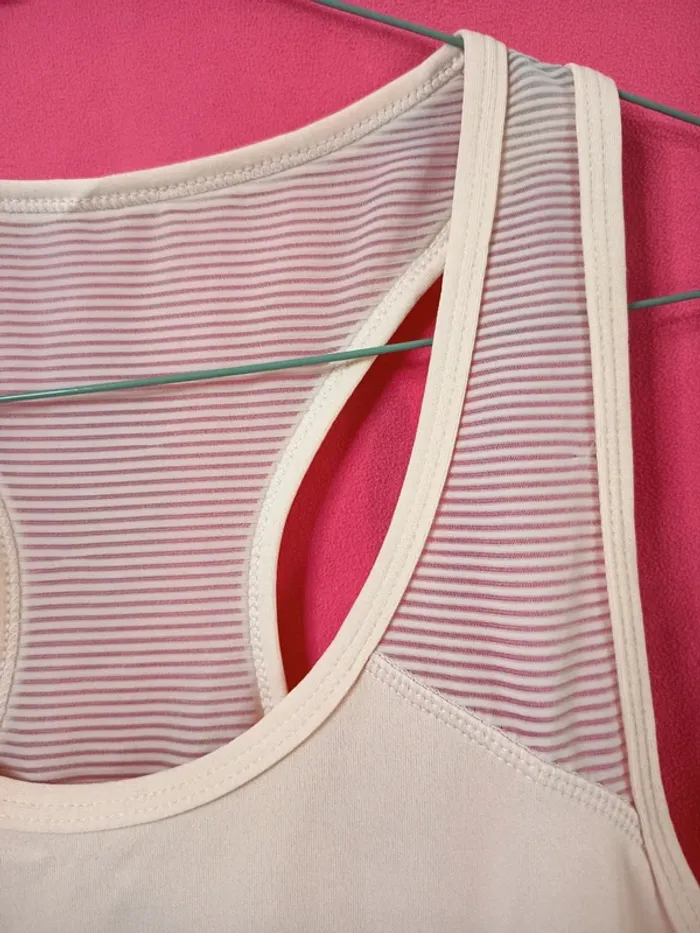 Haut de sport femme rose saumon. Marque ElevenParis (A307)