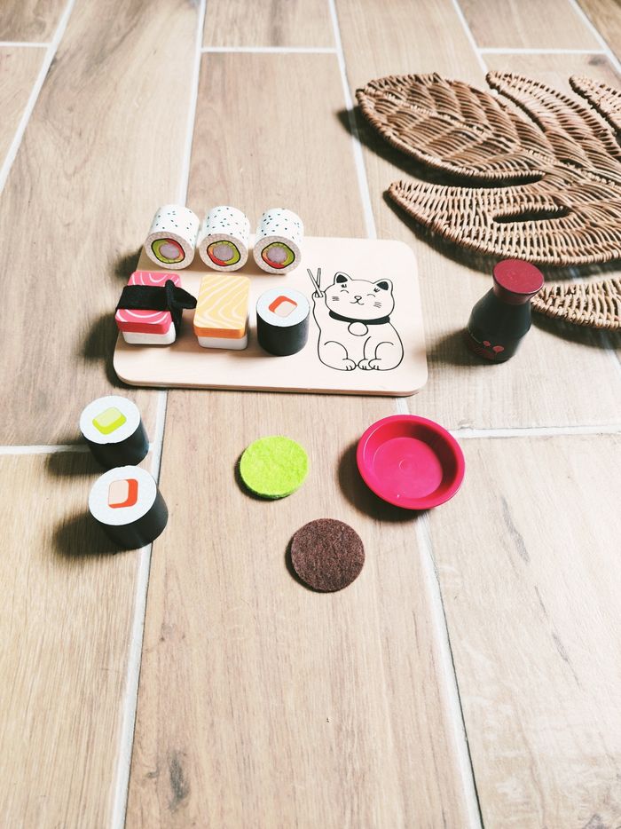 🍣Dinette plateau de sushis et makis en bois à scratch