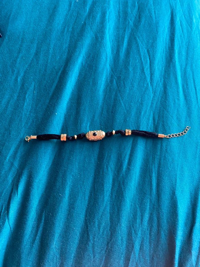 Bracelet doré et noir - photo numéro 2