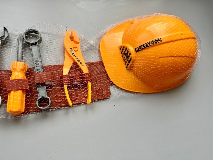 Casque de chantier avec ceinture et divers outils pour enfant - photo numéro 4