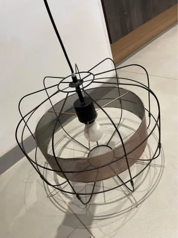 Lot 2 suspensions / lustres noir et rose gold – Design moderne