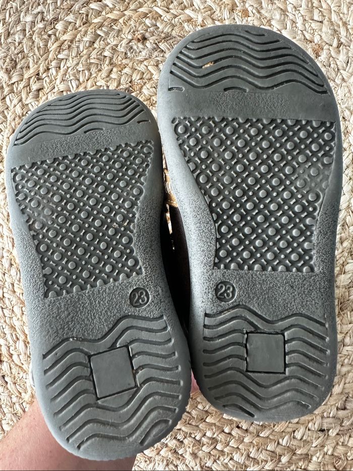 Chaussures bébé Taille 23 - photo numéro 5