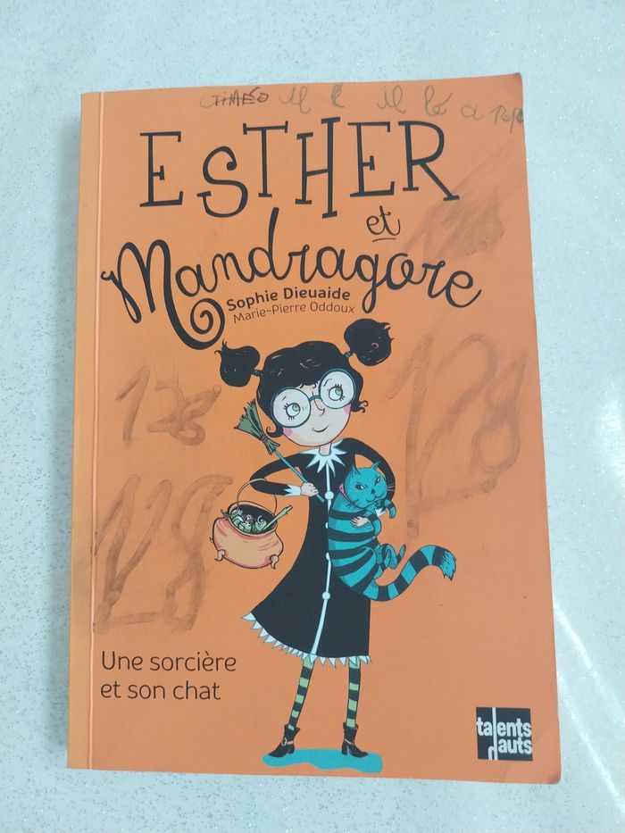 Esther et MandragoreLivre pour enfant de 8 à 12 ans. Dessins sur la couverture et première page.