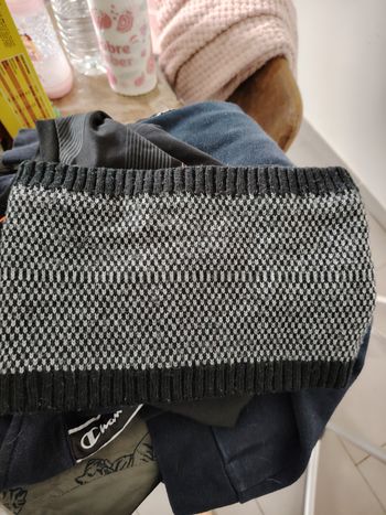 Tour de cou gris et noir 