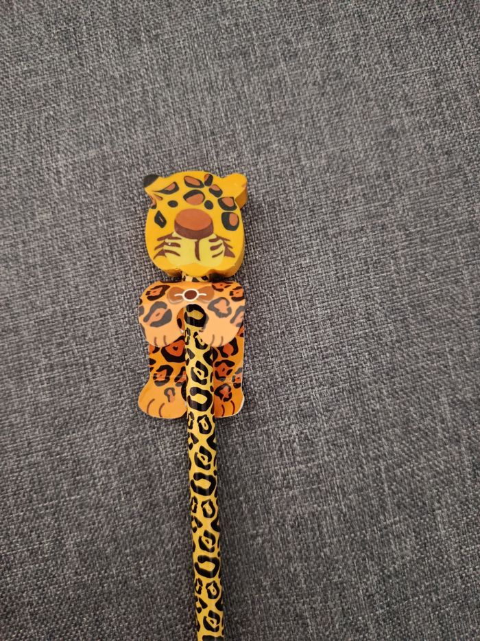 Crayon gris tigre+gomme neuf - photo numéro 2