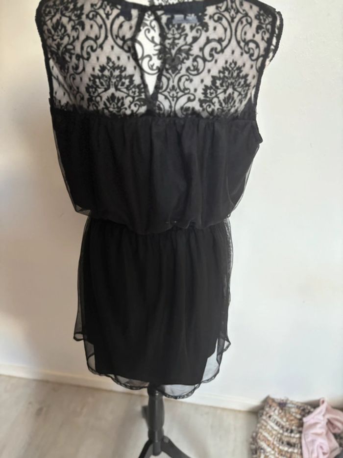 Petite robe noire brodée taille 42 - photo numéro 5