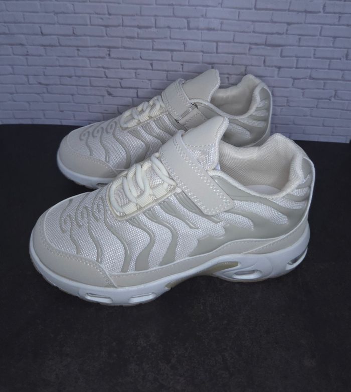 Baskets beige à scratch enfants mixtes tendances - Taille 33 - NEUVES 🌟