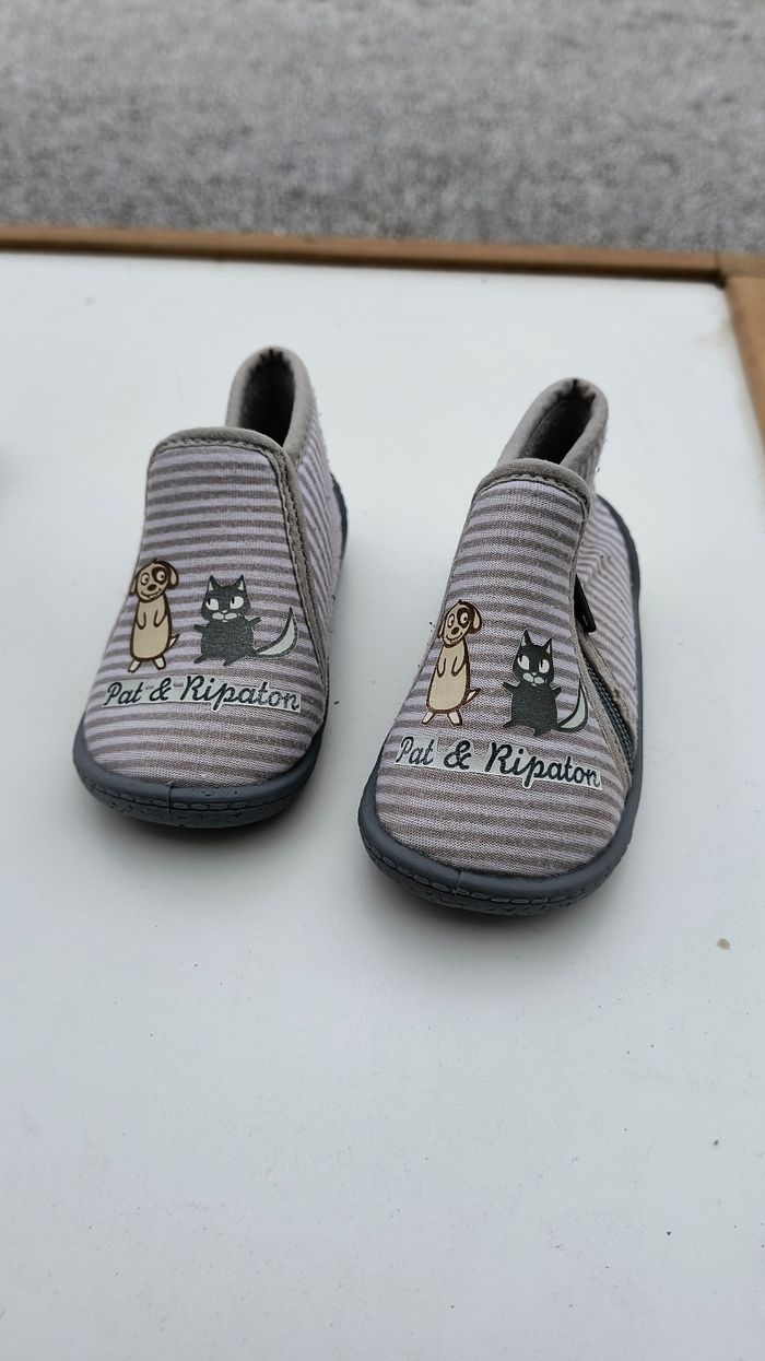 Chaussons enfant comme neuf taille 19