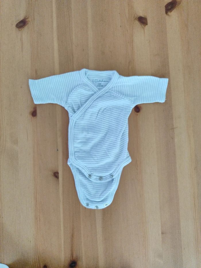 Lot 2 bodies et 1 pyjama Kiabi - photo numéro 6