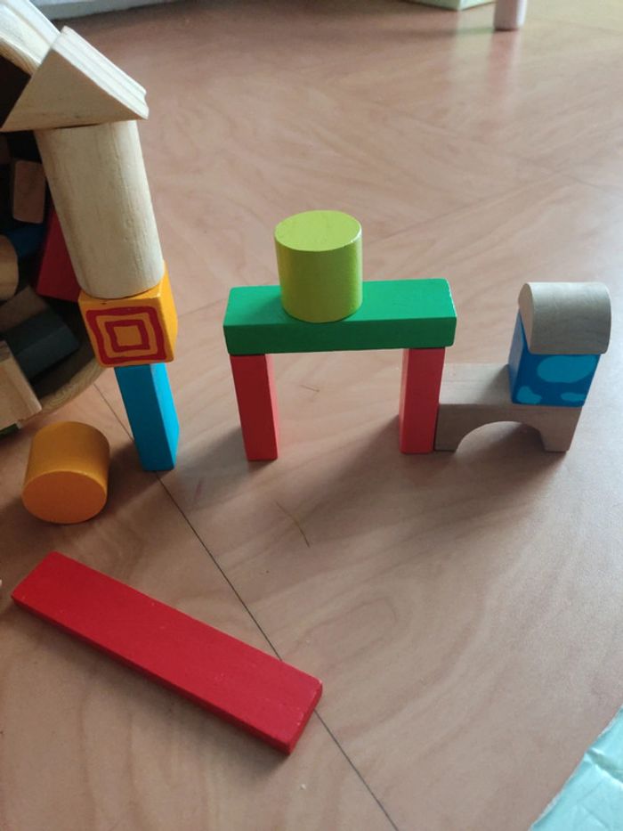 Seau de bûchettes et formes en bois - photo numéro 2
