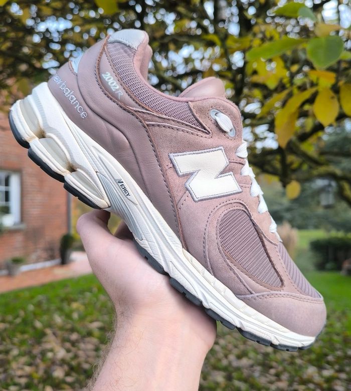 Baskets New Balance 2002r latte daim et cuir marron pointure 42.5