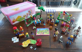 Lot de 7 boites de Playmobil Famille / Fête / Loisirs + Boite de rangement Playmobil