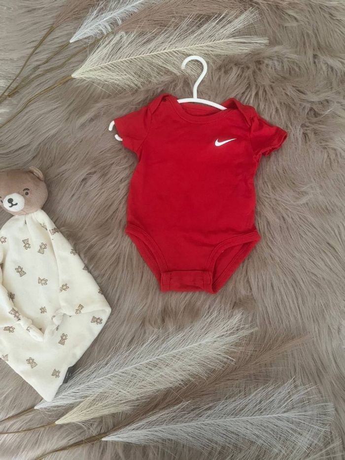 Lot body nike bébé - photo numéro 2