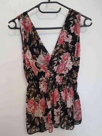 Jolie haut cache coeur  fleurie  dorée taille  36