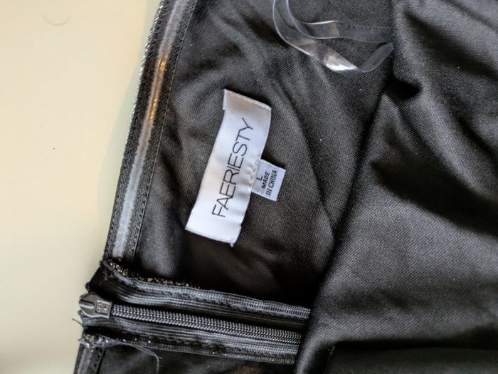 Robe de soirée argentée - photo numéro 2