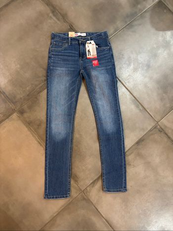 Jean Levis ado