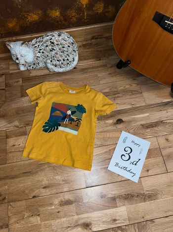 T-shirt jaune à motifs TAO très bon état 3ans/98cm
