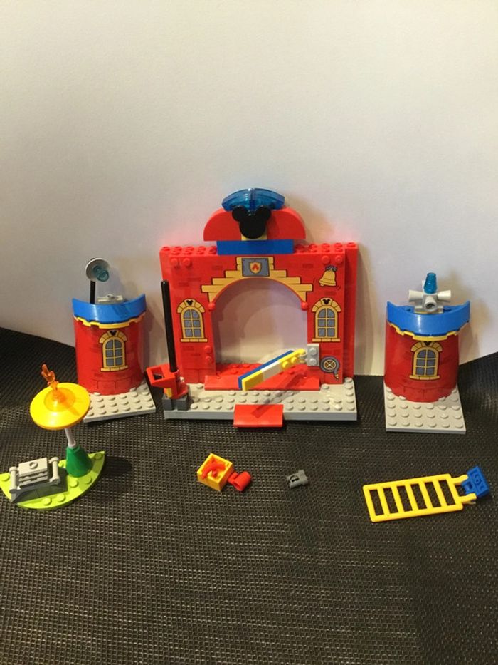 Lego lot 10776 non complet la caserne de pompiers de Mickey Mouse