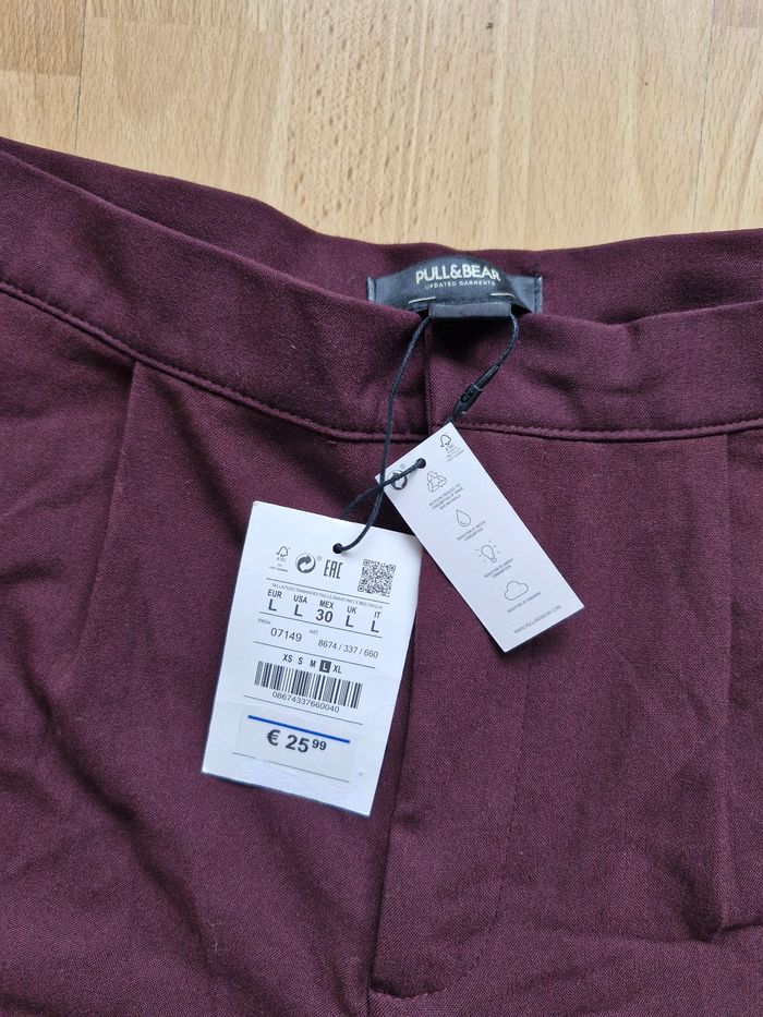 Pantalon neuf  bordeaux Pull&Bear taille L - photo numéro 2
