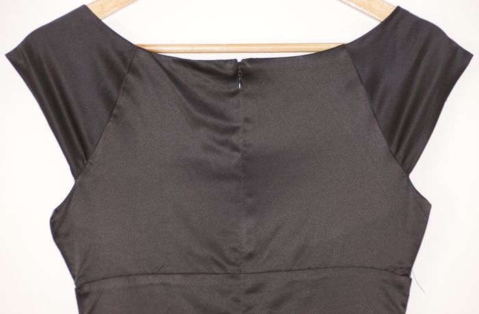 Robe satinée - photo numéro 4