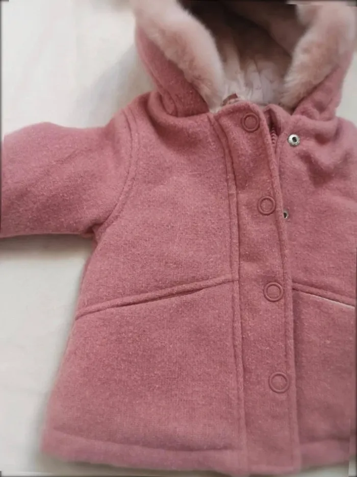 Manteau à capuche neuf Vertbaudet 9 mois fille - photo numéro 3