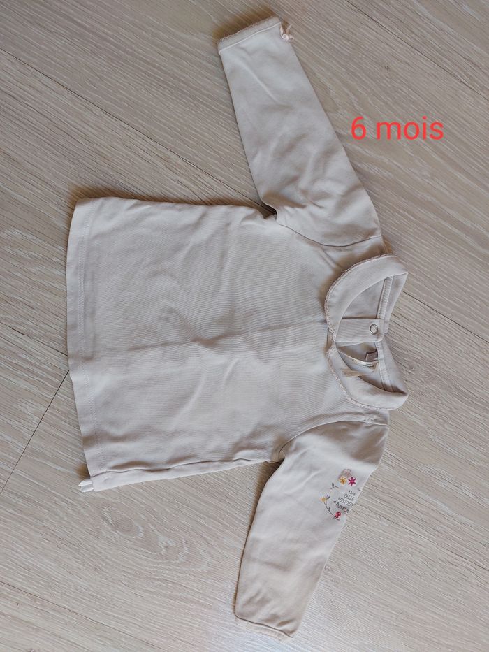 T-shirt manche longue blanc.