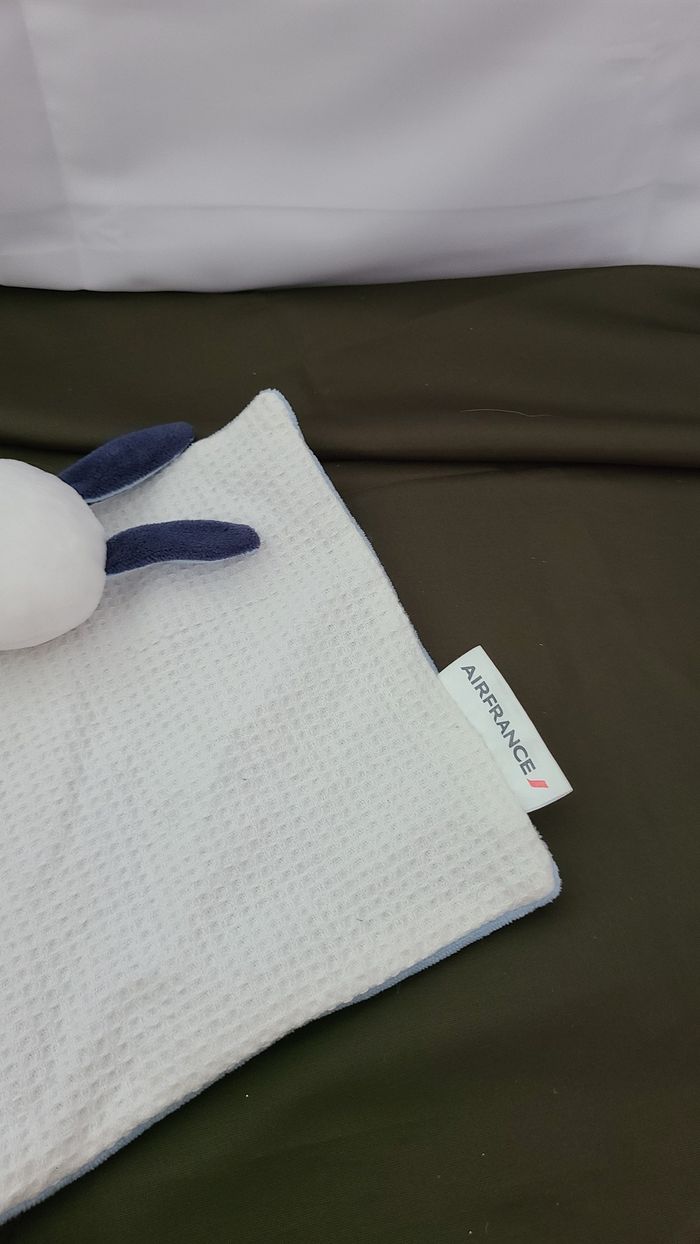 Doudou plat lapin AIR FRANCE losange bleu et blanc 20 cm - photo numéro 2