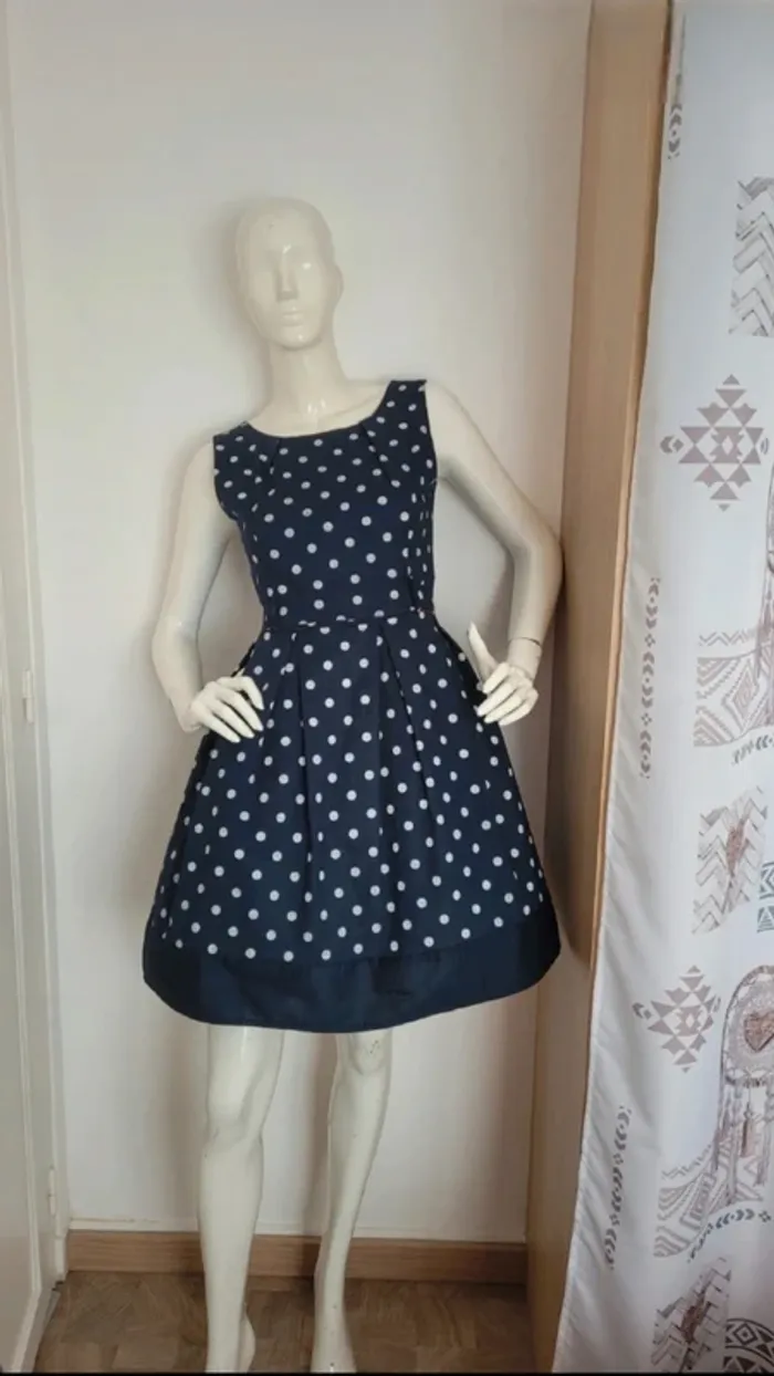 Robe rockabilly marine à pois blancs