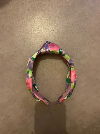 Serre tête à motifs fleur