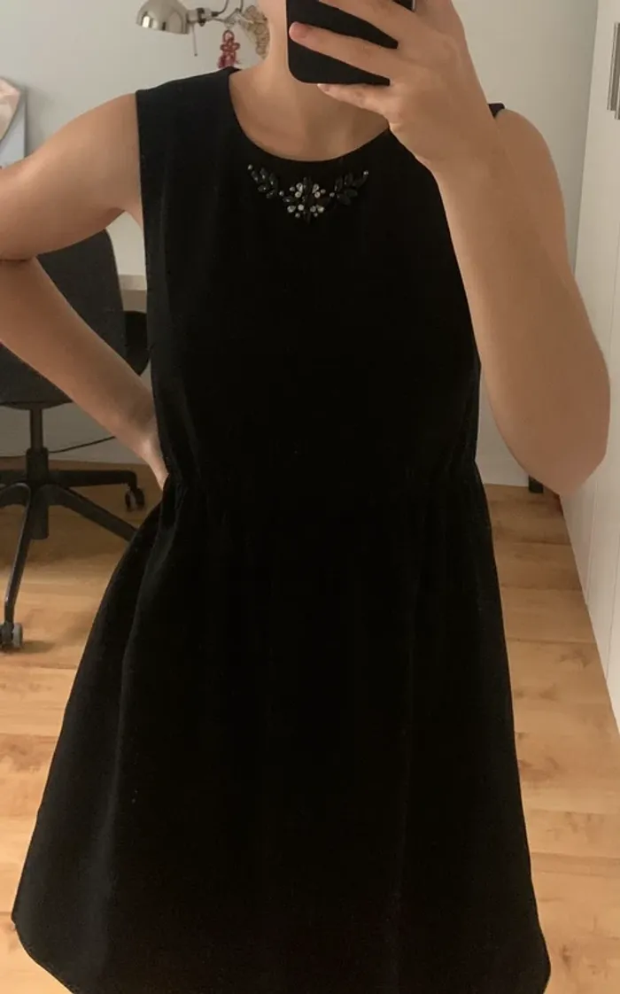 Robe noire chic - photo numéro 5