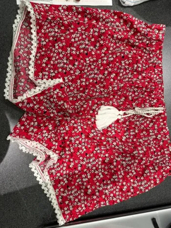 Petit short à fleur taille 42/44