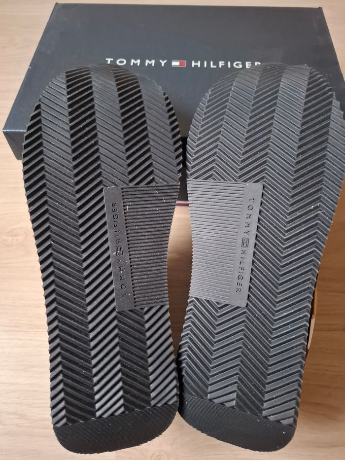 Baskets Tommy Hilfiger t.41 Cuir/daim valeur 140euro jamais porte - photo numéro 4