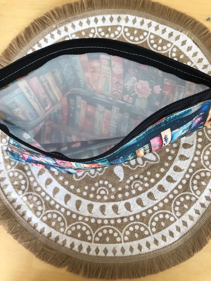 Pochette maquillage accessoires - photo numéro 3