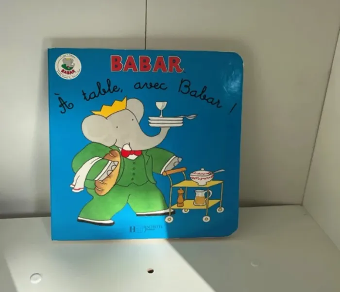 Livre À table avec Babar– Bon état 📚