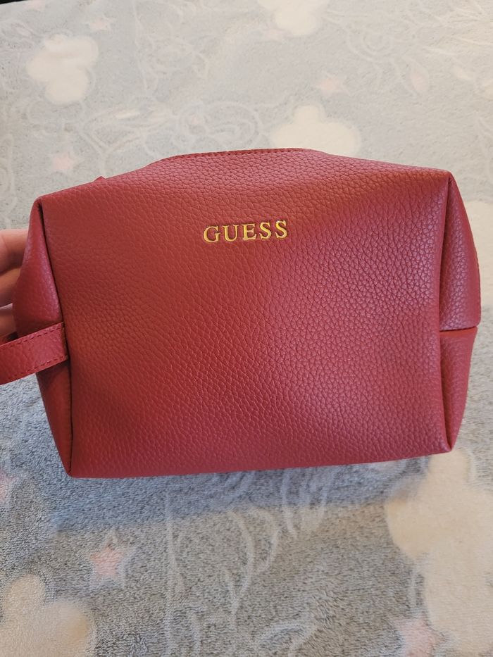 Trousse de toilette homme neuf
Guess - photo numéro 1