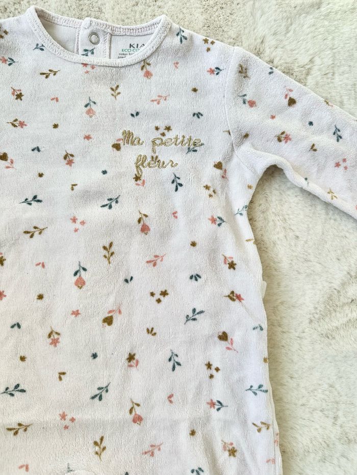 Pyjama Kiabi 12 mois fleuris velours - photo numéro 2