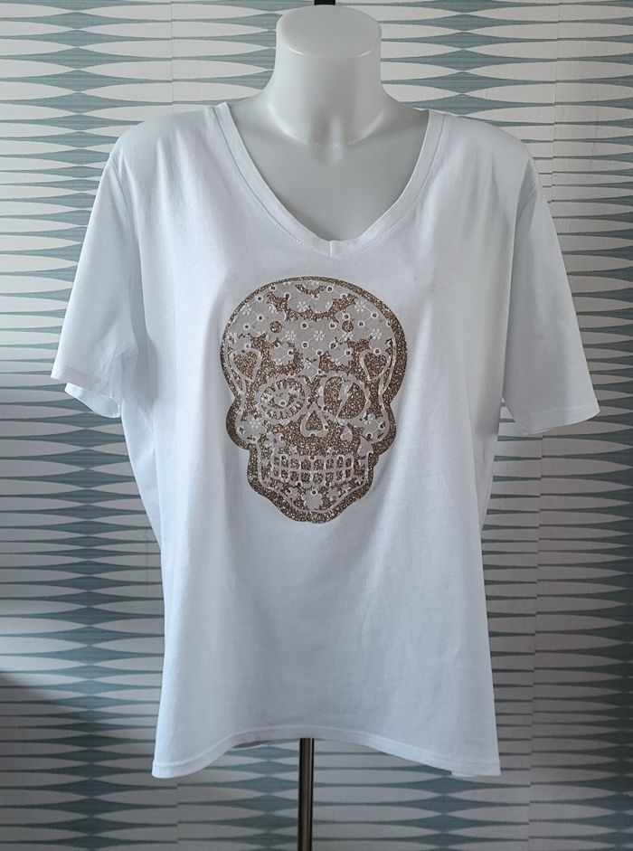 Tee-shirt blanc skull dorée et dentelle blanche taille unique Mina Rosa en excellent état