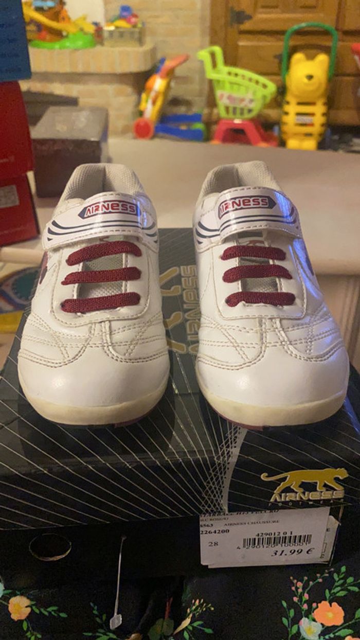 Chaussures Airness Taille 28 - photo numéro 2