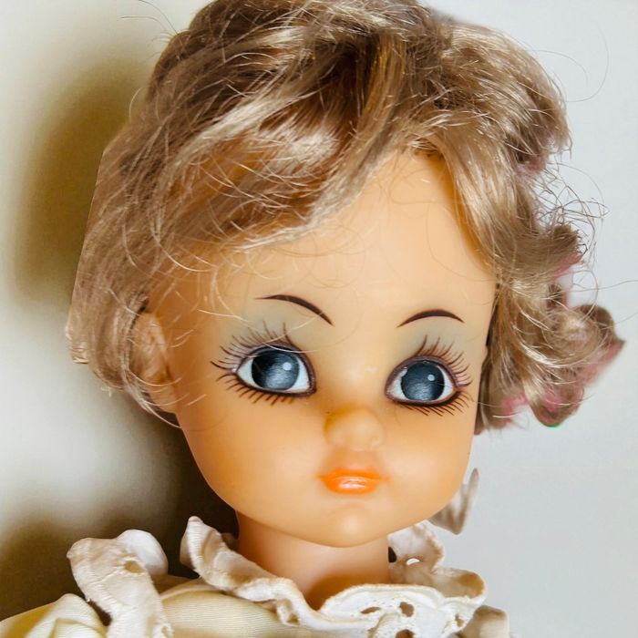 Grande poupée Bella ancienne, produite en France 197, 55 cm de hauteur - photo numéro 5